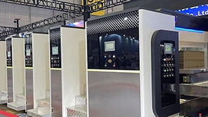 ماكينة طباعة فليكسو مع طي ولصق تعمل بالسيرفو (نوع ثابت)