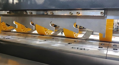 وحدة الشق والتخريم الأوتوماتيكي